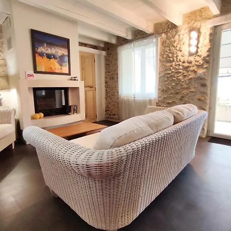 Charming With Private Pool Sleeps 8 Over 4 Bedrooms Dom wakacyjny *