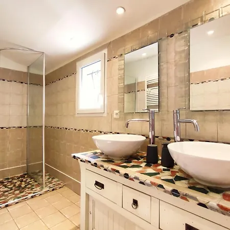 Charming With Private Pool Sleeps 8 Over 4 Bedrooms Dom wakacyjny Saint-Ambroix