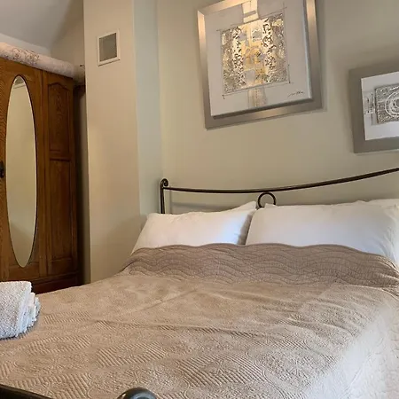 Dom wakacyjny Charming With Private Pool Sleeps 8 Over 4 Bedrooms Saint-Ambroix