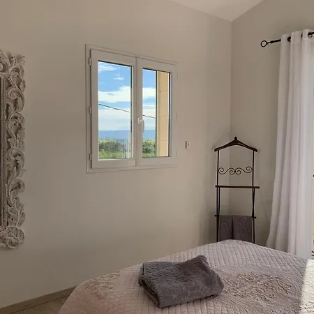 Dom wakacyjny Charming With Private Pool Sleeps 8 Over 4 Bedrooms Saint-Ambroix
