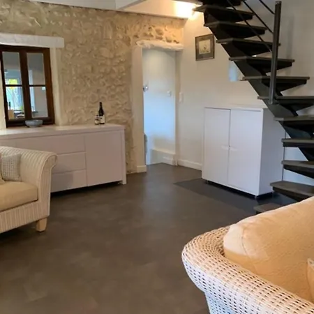 Charming With Private Pool Sleeps 8 Over 4 Bedrooms Dom wakacyjny